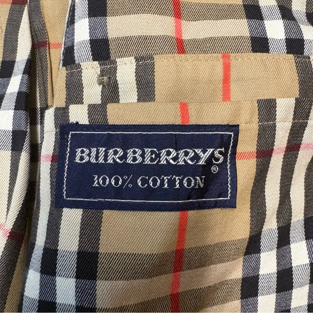 Burberry trench coat. - Picture 13 of 16